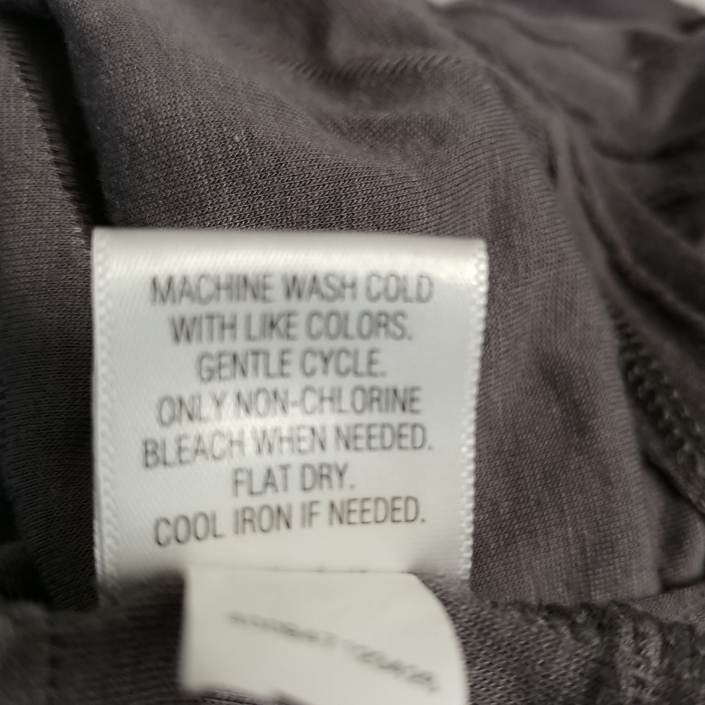 Simply Vera Vera Wang Grey Tee Shirt Size Medium - Picture 5 of 6